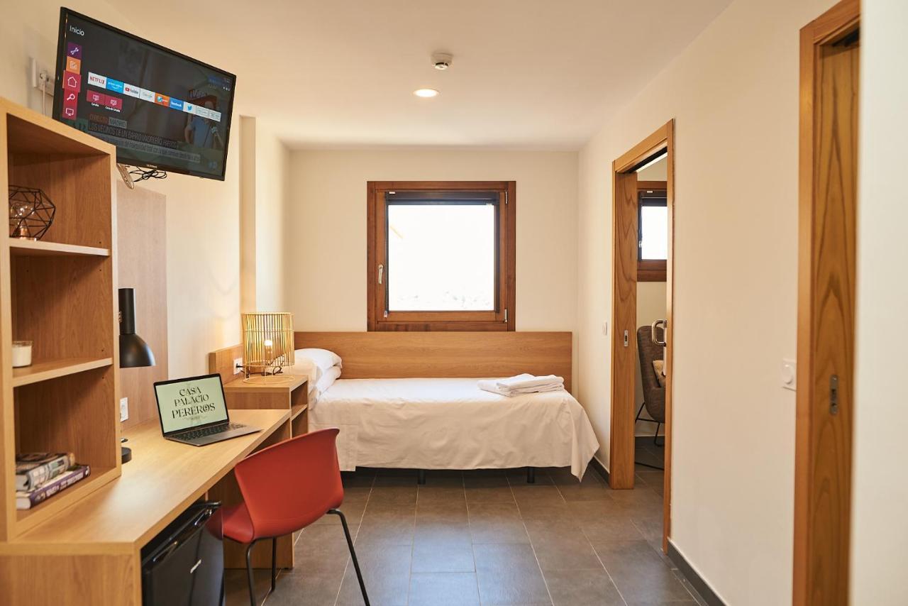Hotel Casa Palacio Pereros Касерес Экстерьер фото